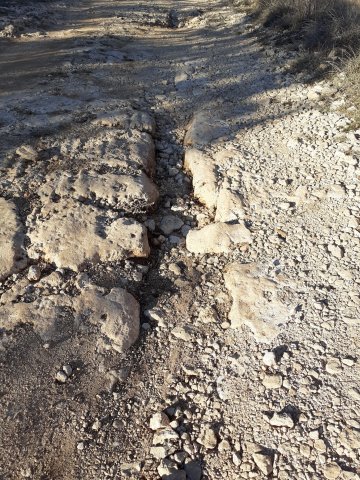 Repérage des traces de charrettes dans les pierres