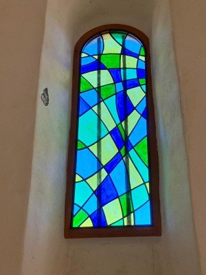 Vitraux à l’église Saint-Laurent à Châteaufort sur le chemin vers Compostelle et Rome dans les Alpes de Haute-Provence